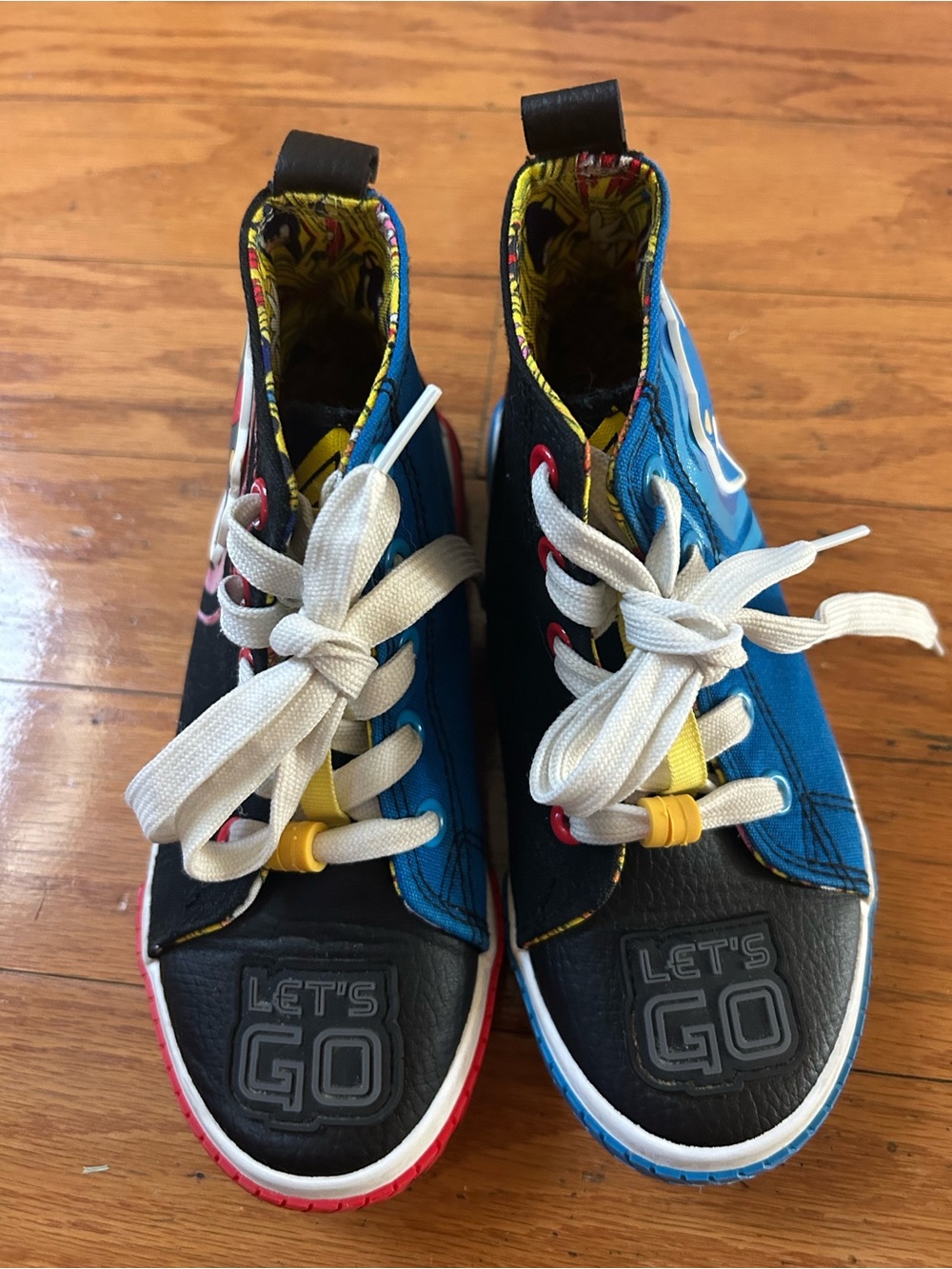 Licensed Limited edition Sonic the Hedgehogs kids High-Top Sneakers size 13